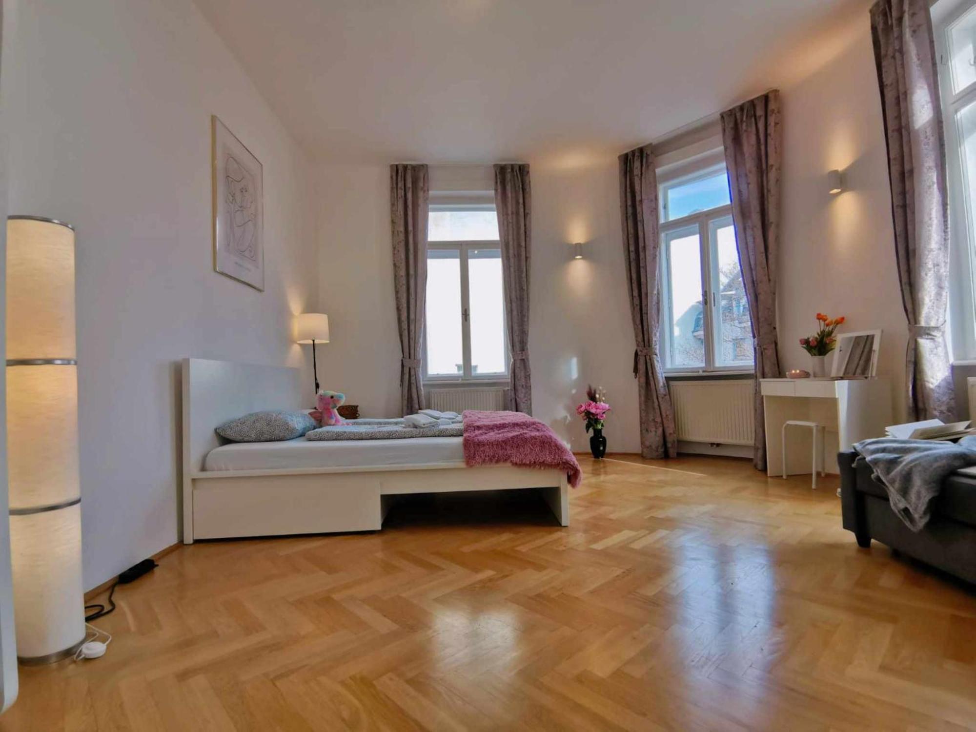 Central And Round 3 Minutes To City Shopping Center And Schoenbrunn Palace Wien Eksteriør billede